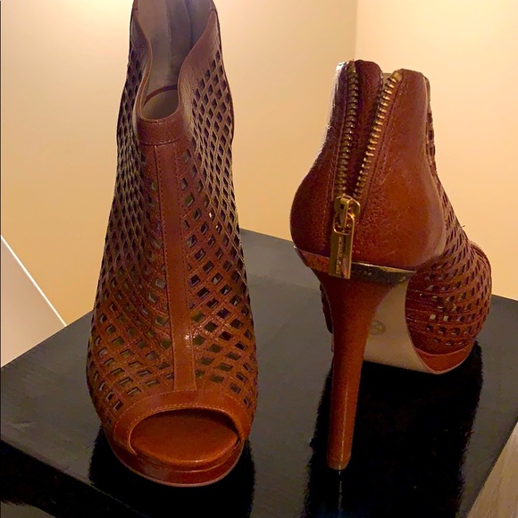 Michael Kors Sandals - Picture 1 of 5